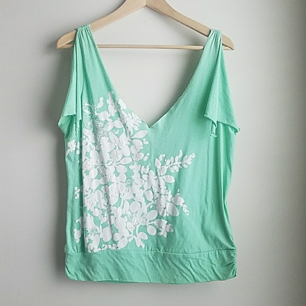 Gorgeous Guess sea foam green top w/flowers